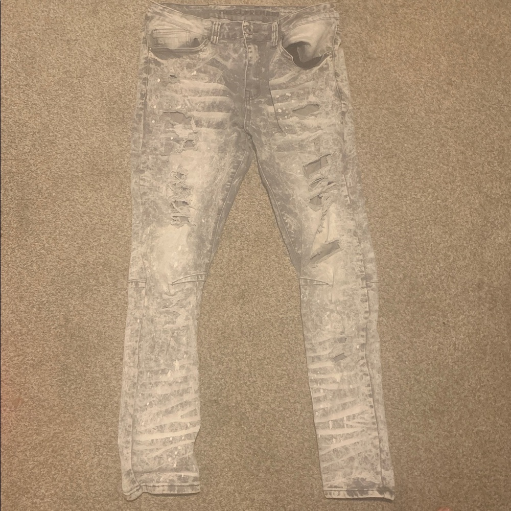 Trendy Distressed Light Gray Jeans